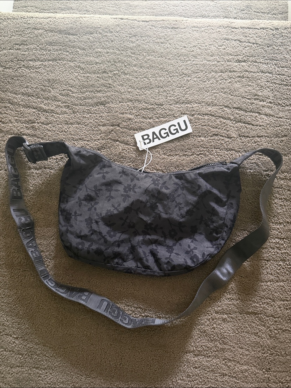 BAGGU Charcoal Ditsy Floral Medium Crescent